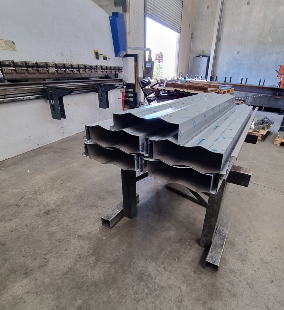 Stop Chasing Leaks: Stainless Steel Gutters That Last Forever & Save You Time And Money!