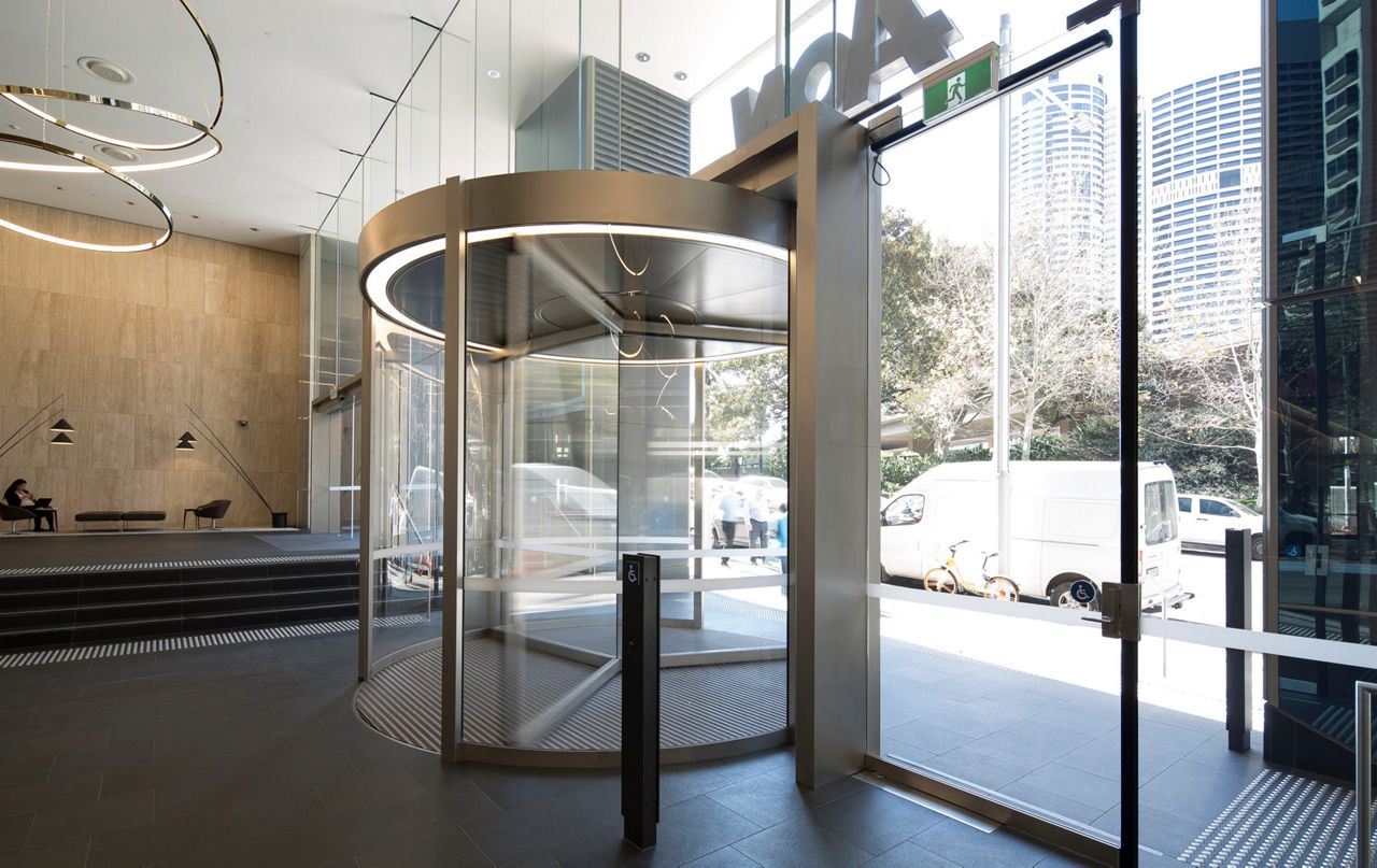 Record Automatic Revolving Door